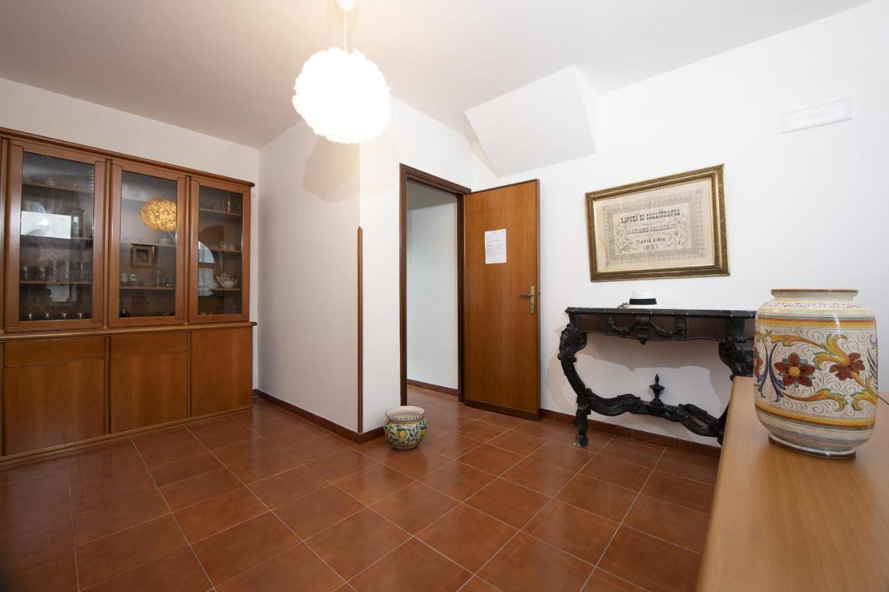 Lilla's House - Square & Close The Apartment *