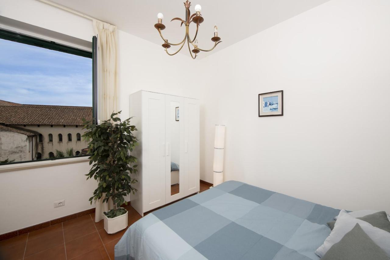 Lilla's House - Square & Close The Apartment