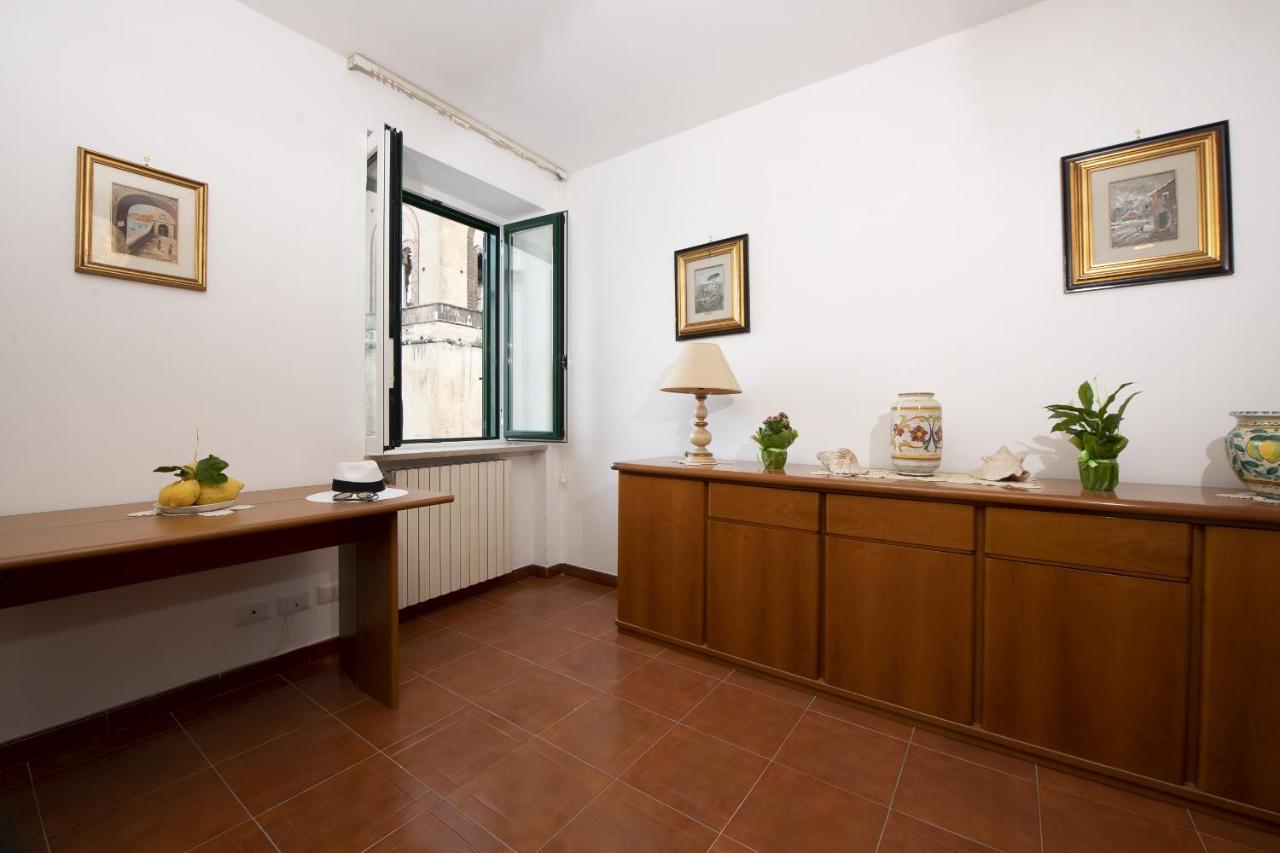 Lilla's House - Square & Close The Apartment *
